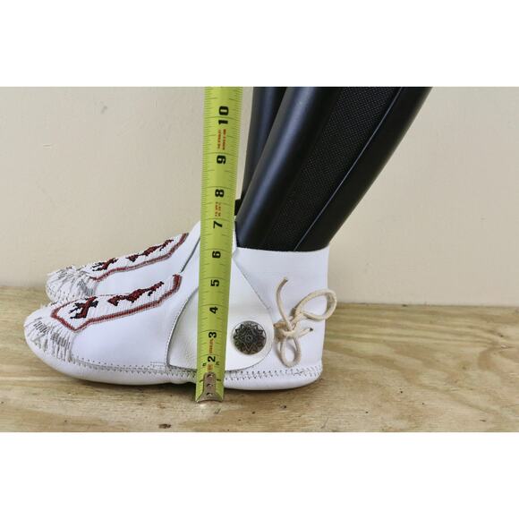 Vintage Minnetonka Boots 10 White Leather Thunderbird Beaded Ankle Bootie USA - Picture 7 of 9